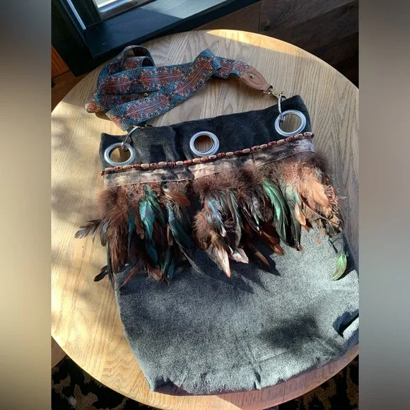 NEW! Hand crafted Large bucket/tote bag with feathers! - Picture 8 of 12